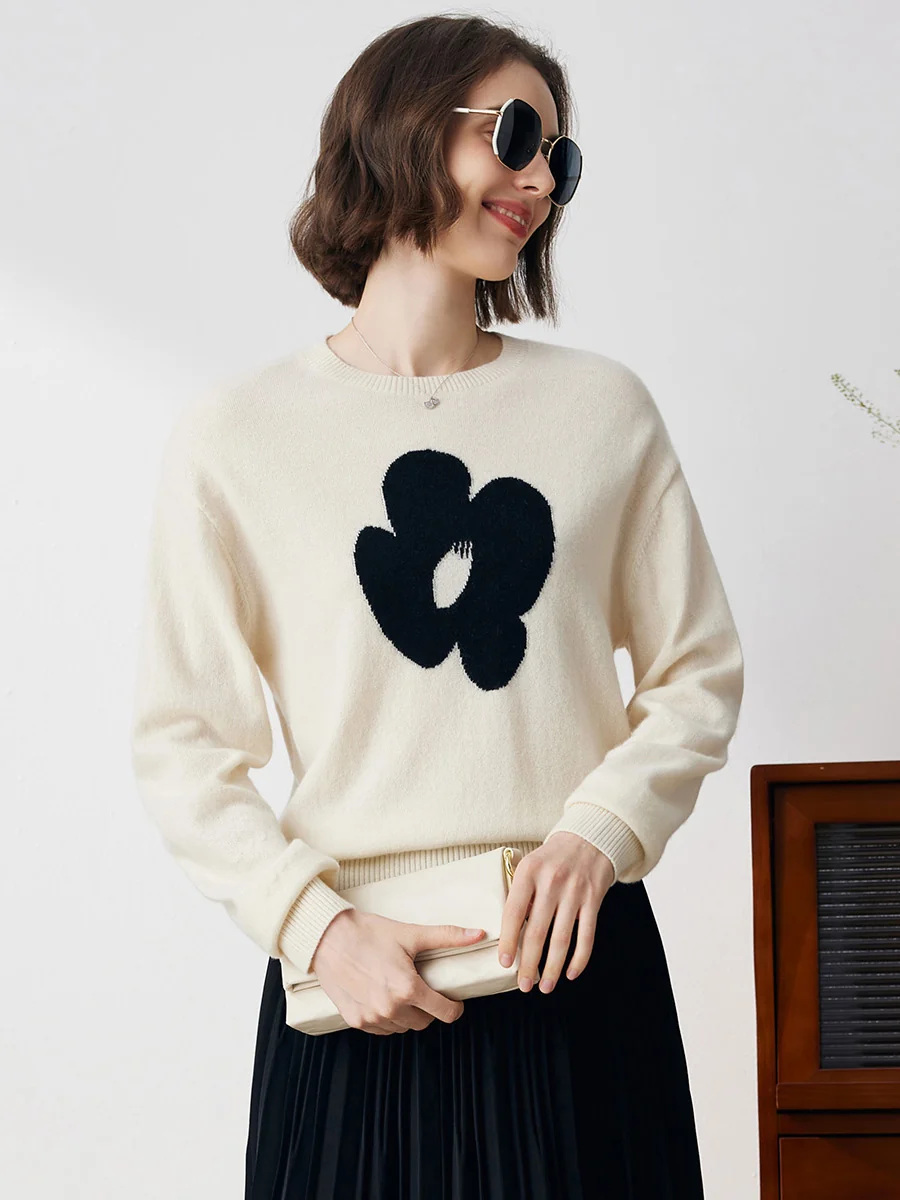 100% Cashmere Women's Floral Knit Sweater - Image 10