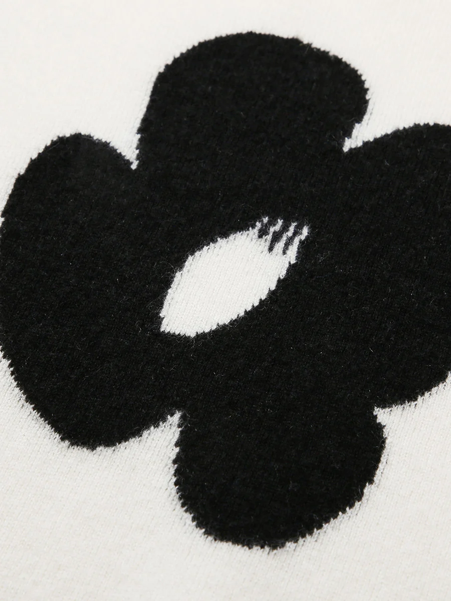 100% Cashmere Women's Floral Knit Sweater - Image 14