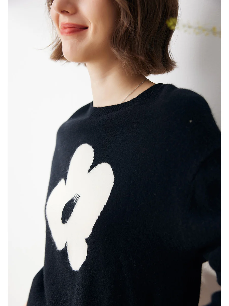 100% Cashmere Women's Floral Knit Sweater - Image 6