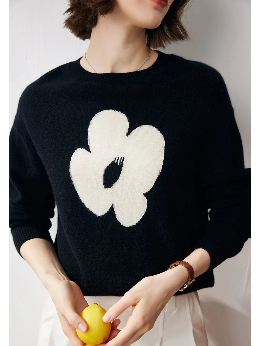 100% Cashmere Women's Floral Knit Sweater - Image 7
