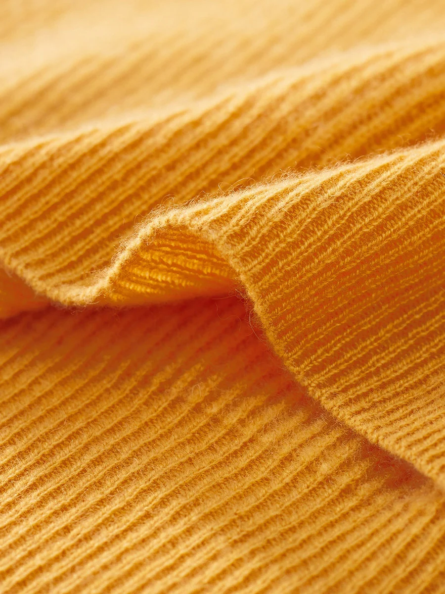 100% Cashmere Women's Lantern Sleeve V-Neck Knit Sweater - Image 4