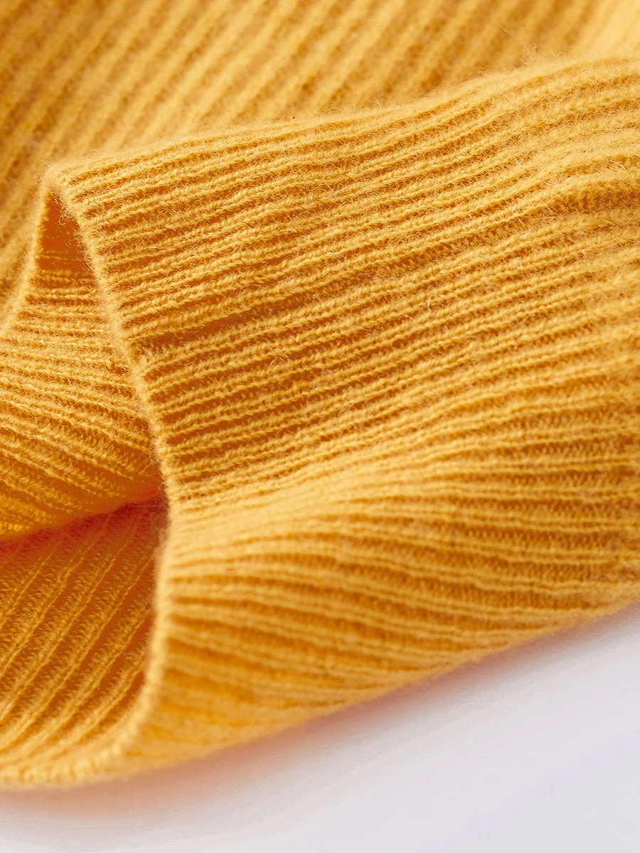 100% Cashmere Women's Lantern Sleeve V-Neck Knit Sweater - Image 5