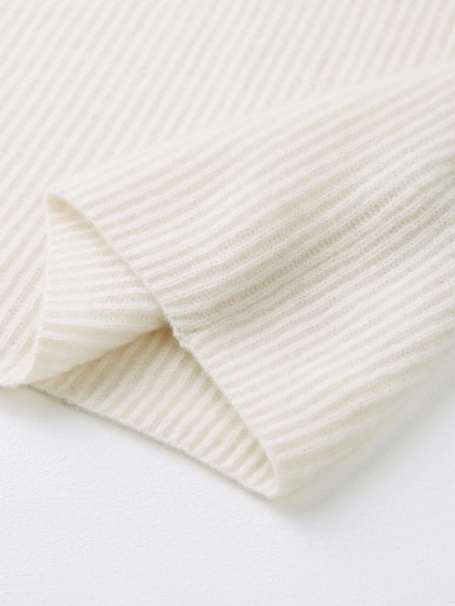 100% Cashmere Women's V-Neck Loose Knit Sweater - Image 5