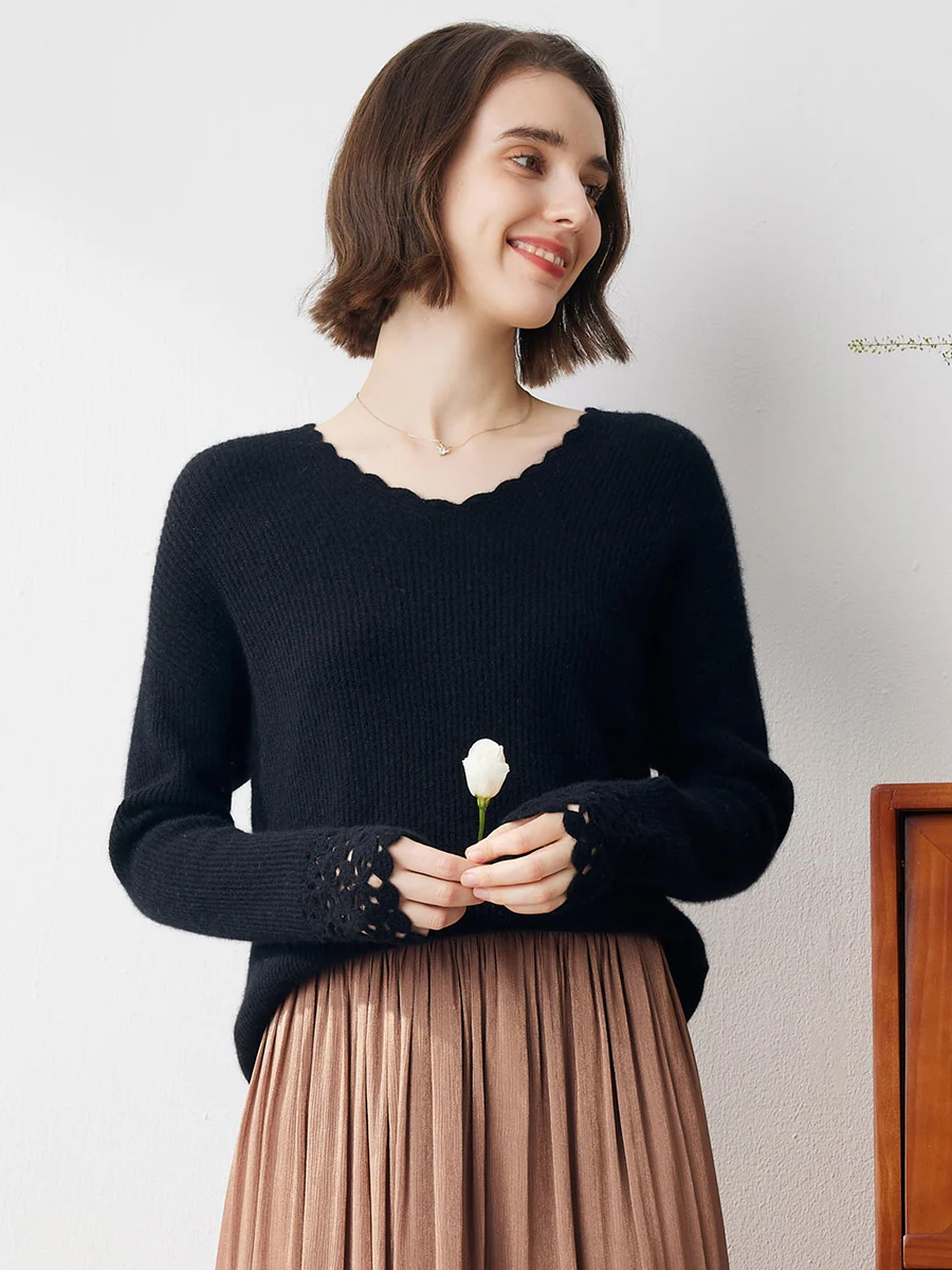 100% Cashmere Women's V-Neck Loose Knit Sweater - Image 9